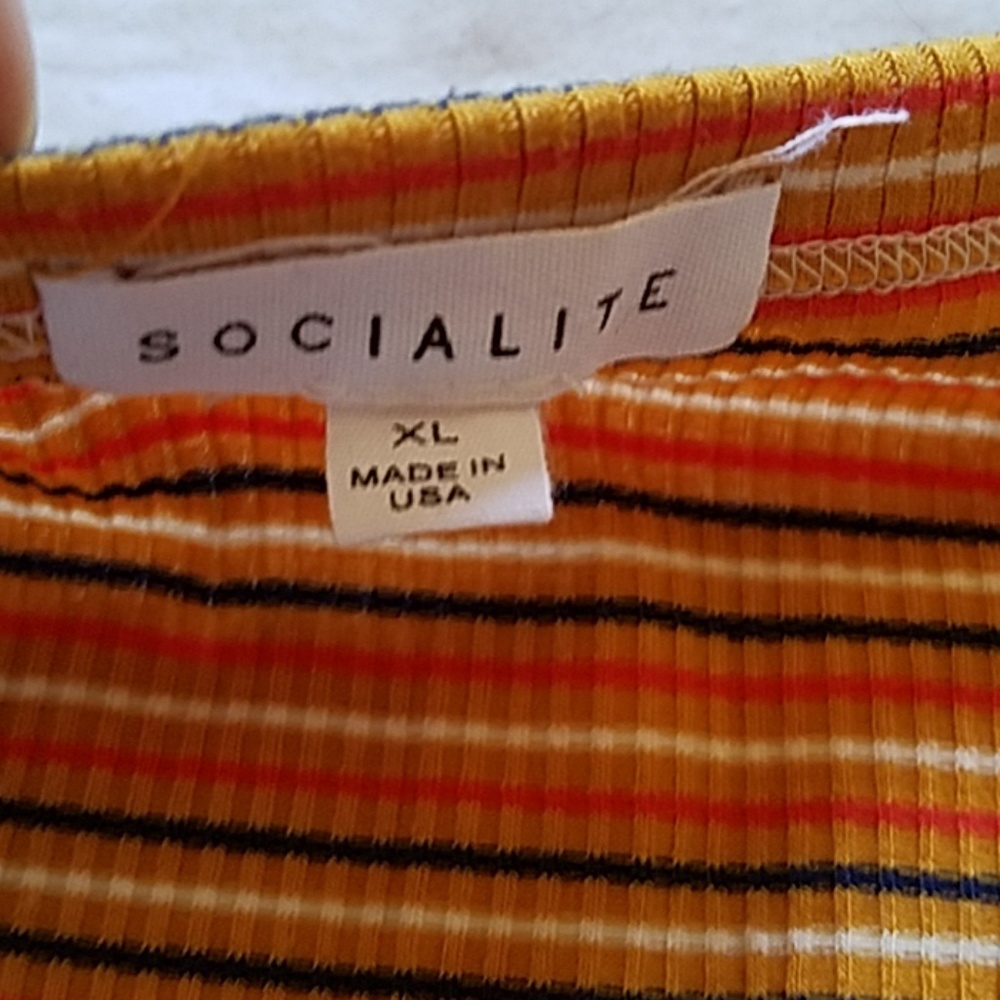 Socialite Ribbed Tank Top - Picture 3 of 5
